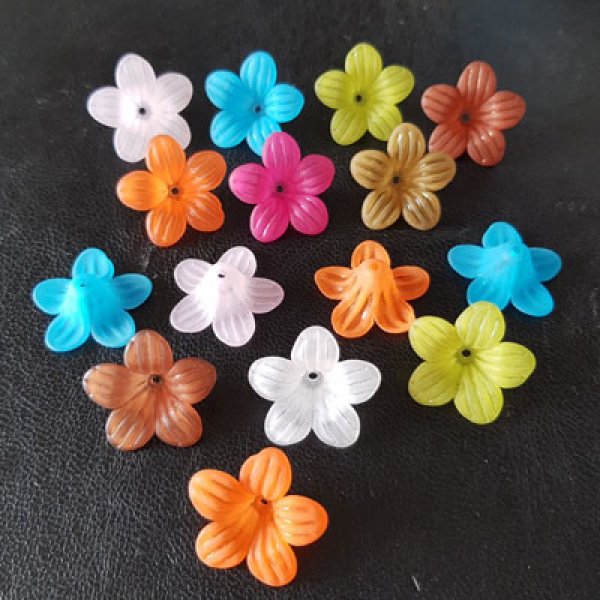 15 sorterade blommor med pens&eacute;er