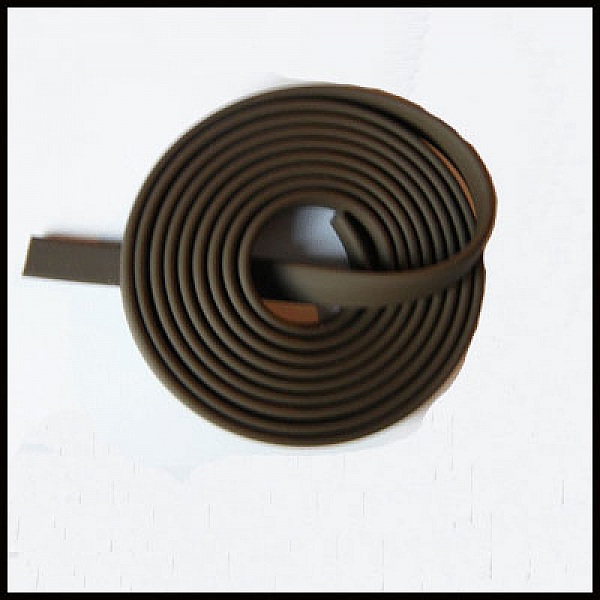 1 meter platt pvc-sladd 5,8 x 1,9 mm brun