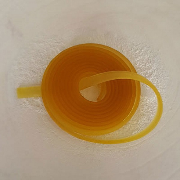 1 meter platt pvc-sladd 5,8 x 1,9 mm Gul Medium