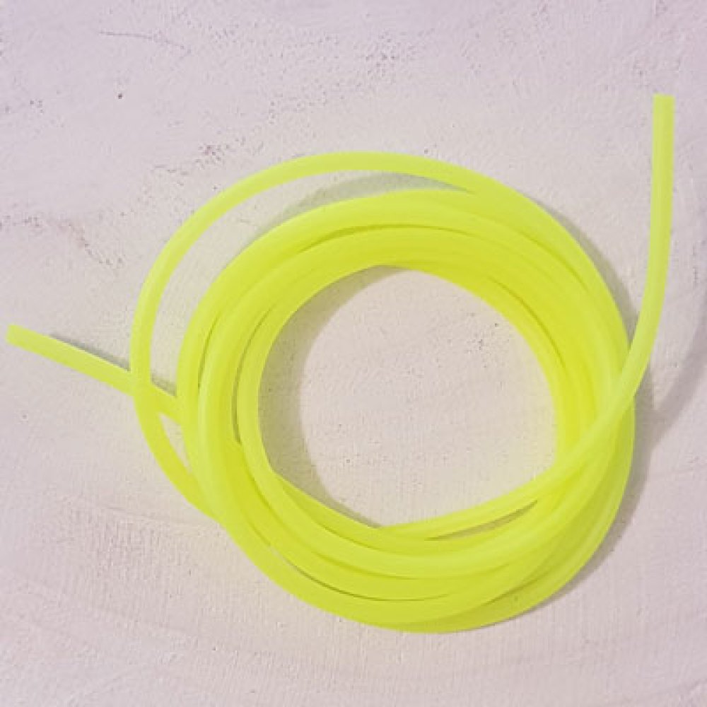 1 meter av 2 mm ihåligt PVC-snöre i fluorescerande gul färg.