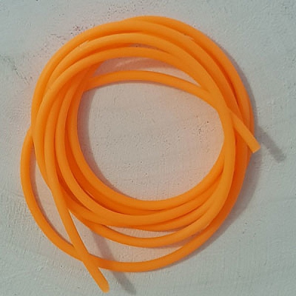 1 meter 2 mm fluorescerande orange ih&aring;lig PVC-sladd.
