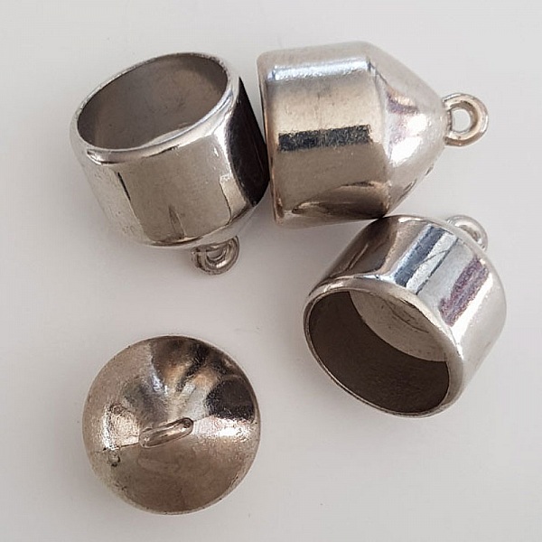 2 Slutstycken f&ouml;r halsdukar nr 57