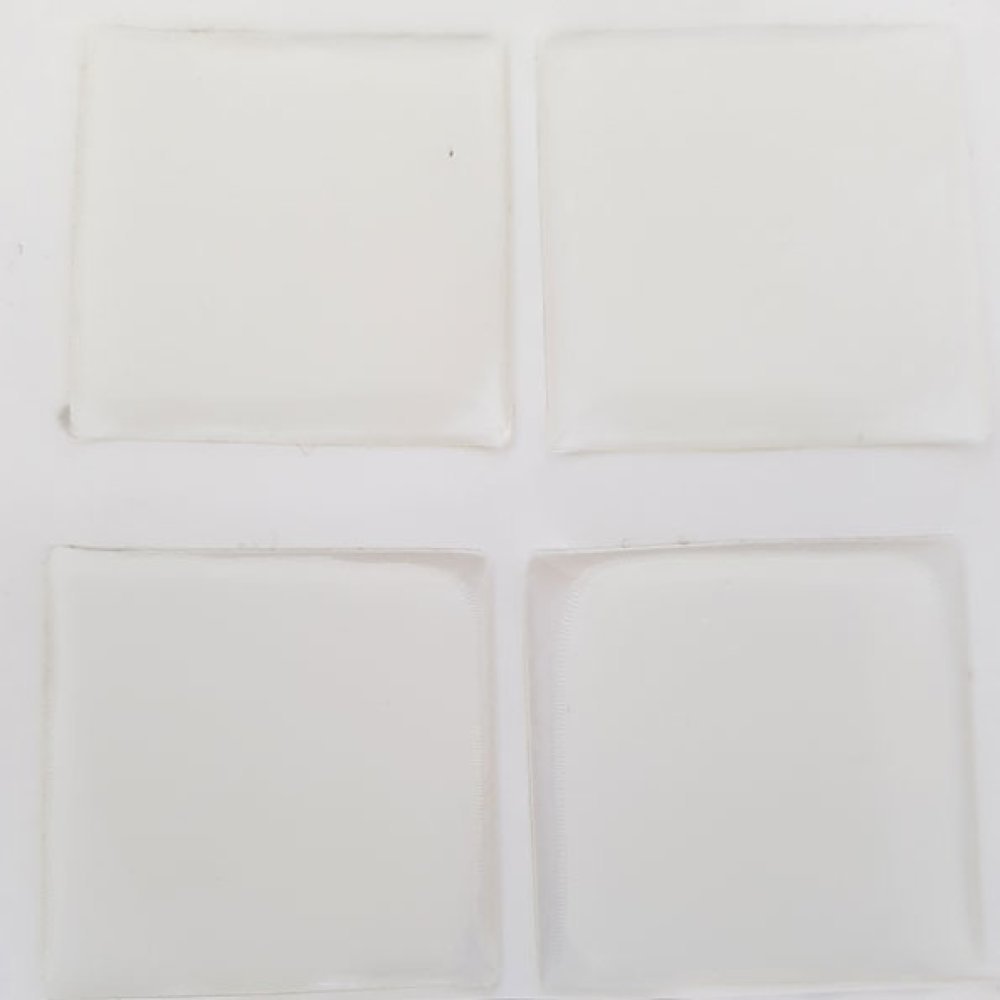 4 självhäftande Cabochons i harts 25 x 25 mm Transparent