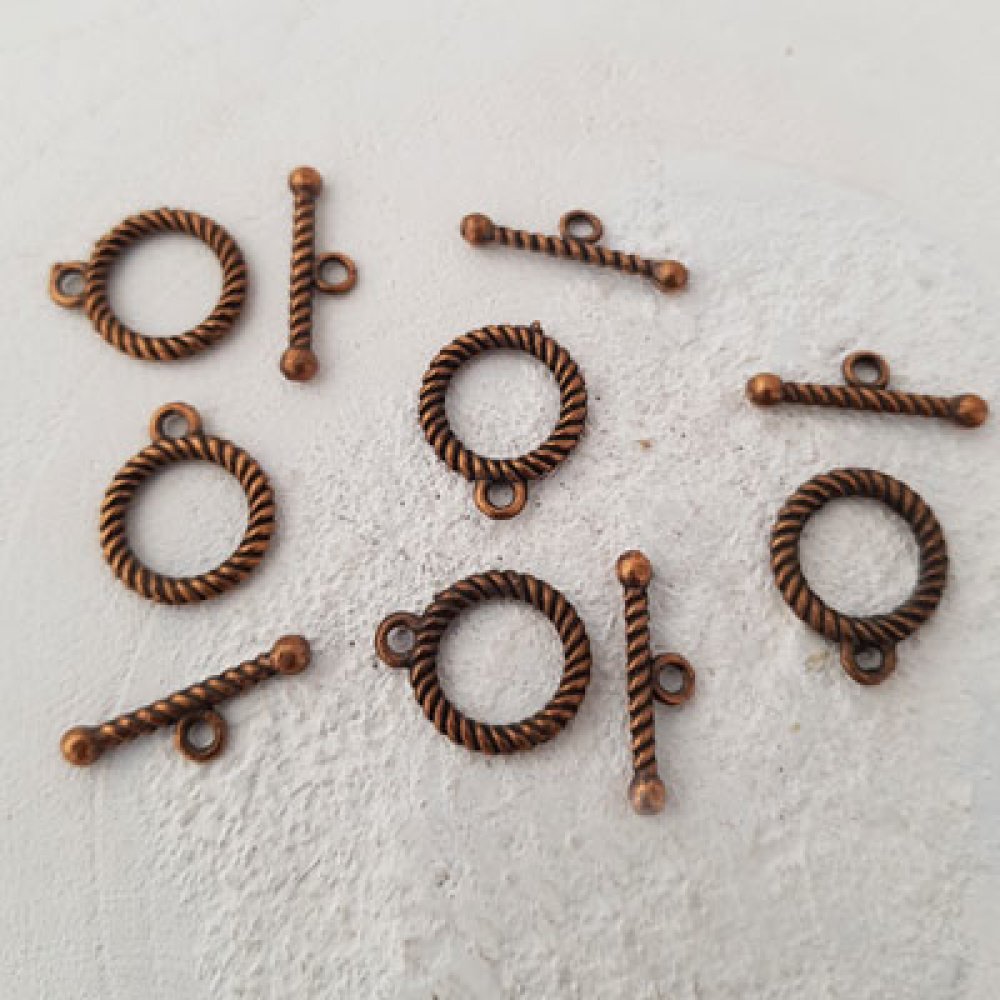 5 vridspännen med runt mönster i brons N°04