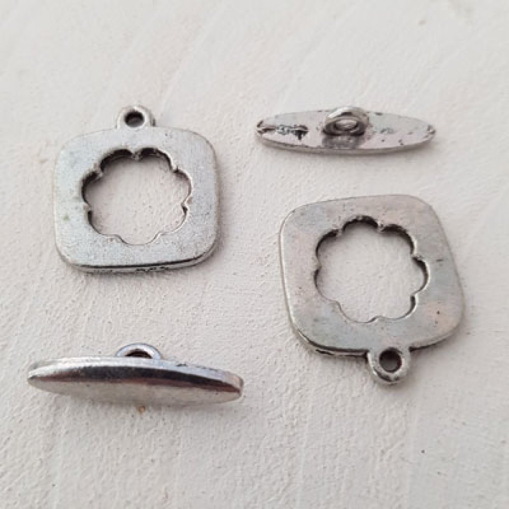 5 vridspännen med runt mönster i silver N°09