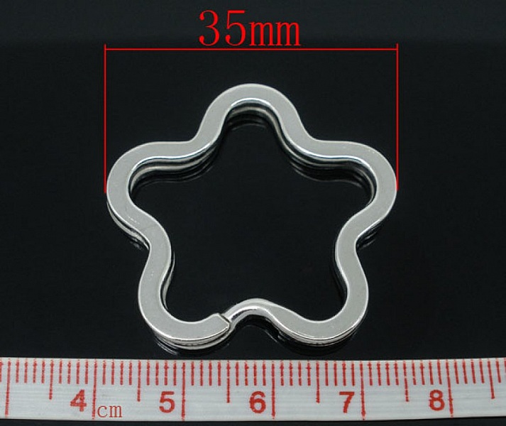 Blomsterformad nyckelring 34 x 35 mm