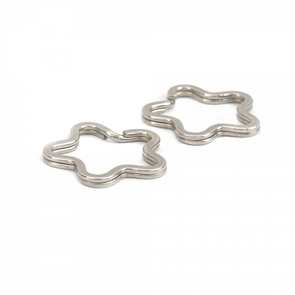 Blomformad nyckelring Rostfritt st&aring;l 34 x 35 mm