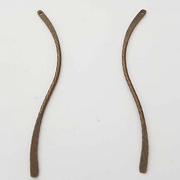 Deux tiges incurvées en métal bronze pour création bijoux.
