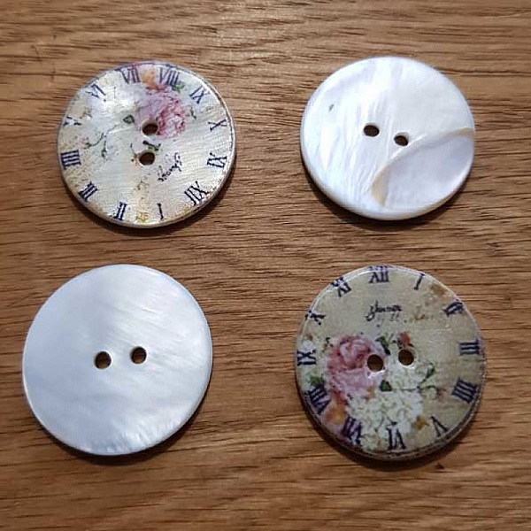 Bouton 2 trous Nacre 25 mm imprim&eacute; N&deg;04