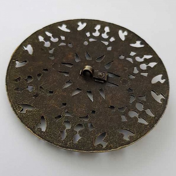 Bouton M&eacute;tal Fantaisie N&deg;001 de 82 mm Rond