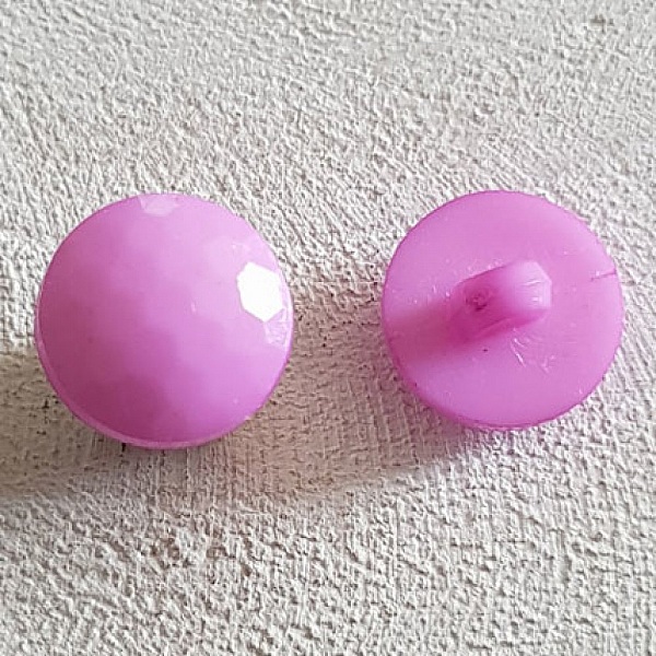 Dekorativa knappar f&ouml;r barn och sp&auml;dbarn Platt facetterat m&ouml;nster nr 05-09 Lila