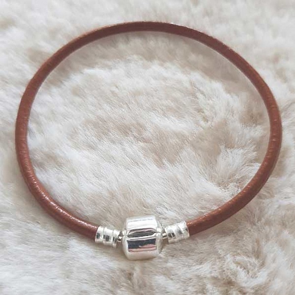 Europeiskt klipparmband vanligt 01 FR&Aring;N 15 TILL 23 CM Brun BR