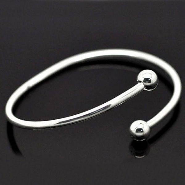 Europeiskt styvt armband