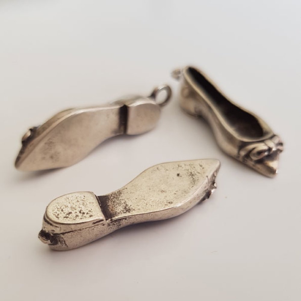 Sko charm N°32 i Zamak
