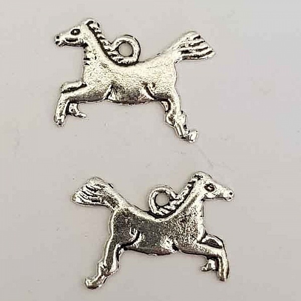 H&auml;st charm N&deg;02