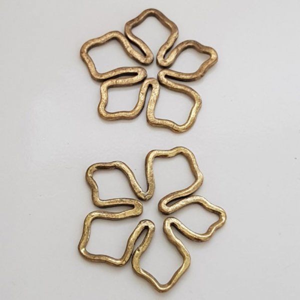 Flower Charm Metal N&deg;024 gammalt guld