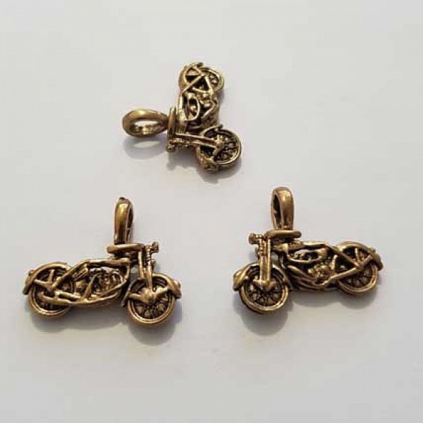 Breloques moto en métal doré vieilli pour bijoux.