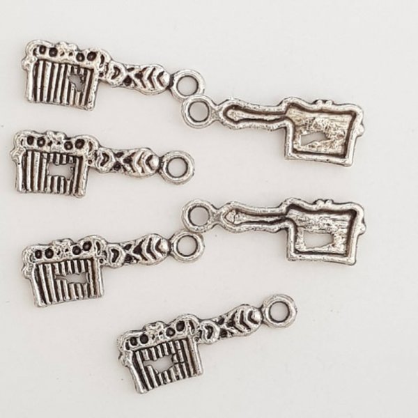 Fris&ouml;rkam charm N&deg;04-02 Set med 6 stycken