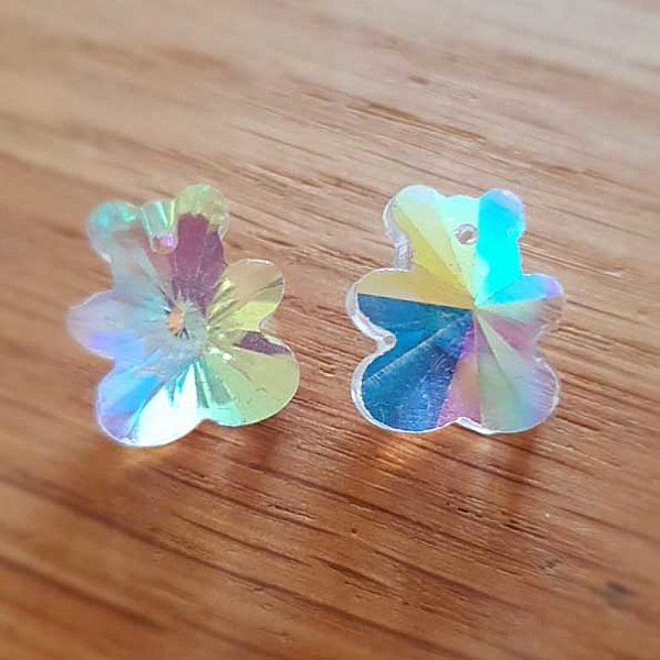 Bj&ouml;rn h&auml;nge av facetterat glas N&deg;03-01