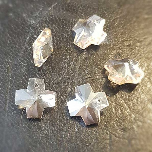 Glas facetterad blomma charm N&deg;01-01