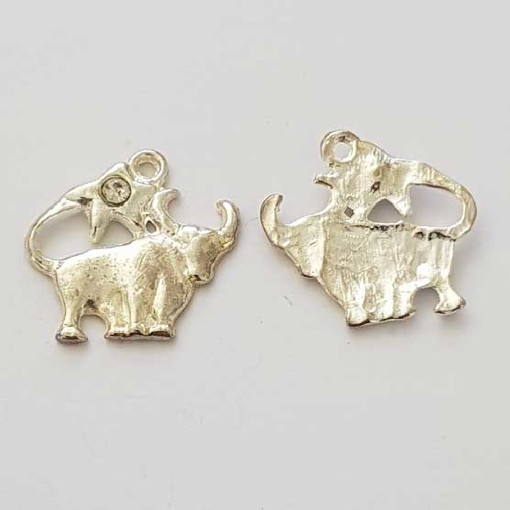Stjärntecken charm Taurus Silver Metal N°04 med strass