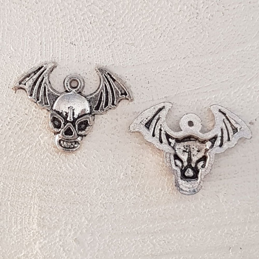 Skull och korsben charm N°04