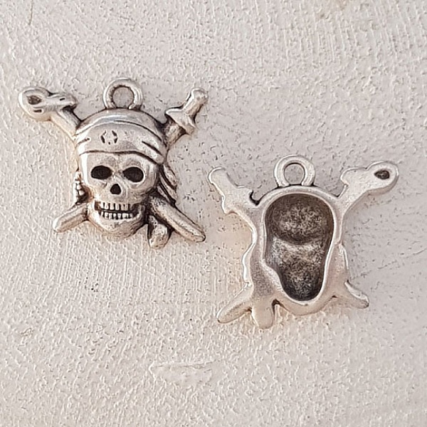 Skull och korsben charm N&deg;07