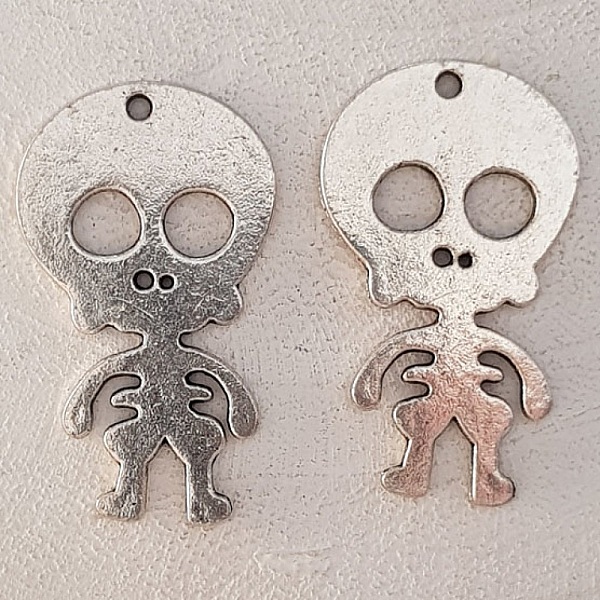 Skull och korsben charm N&deg;08