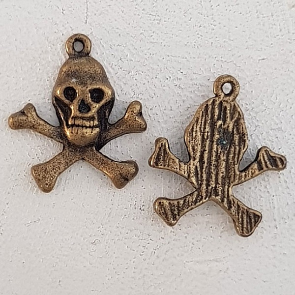 Skull och korsben charm N&deg;13