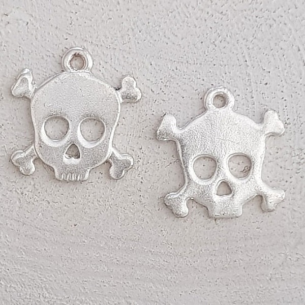 Skull och korsben charm N&deg;14
