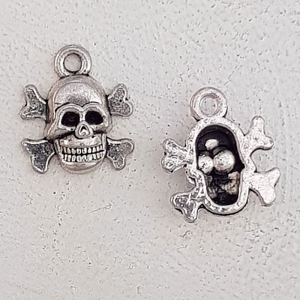 Skull och korsben charm N&deg;15