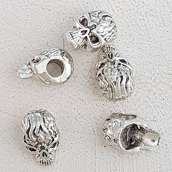 Skull och korsben charm N&deg;19