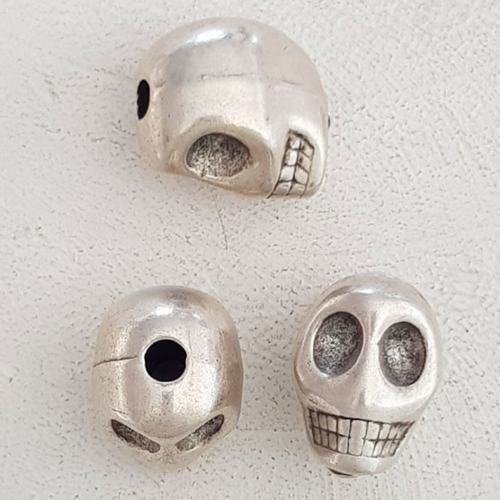 Skull och korsben charm N°25