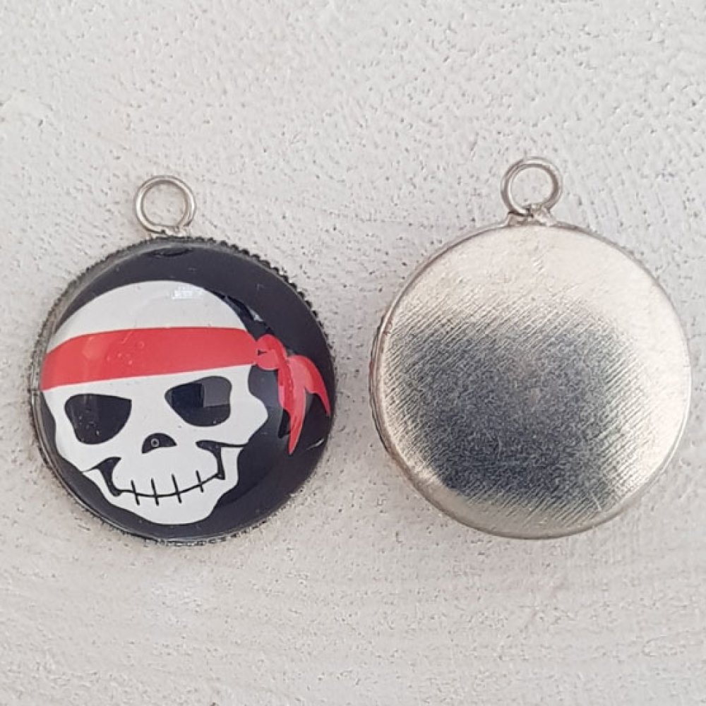 Skull och korsben charm N°28