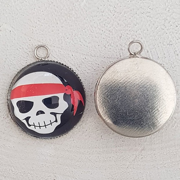 Skull och korsben charm N&deg;28