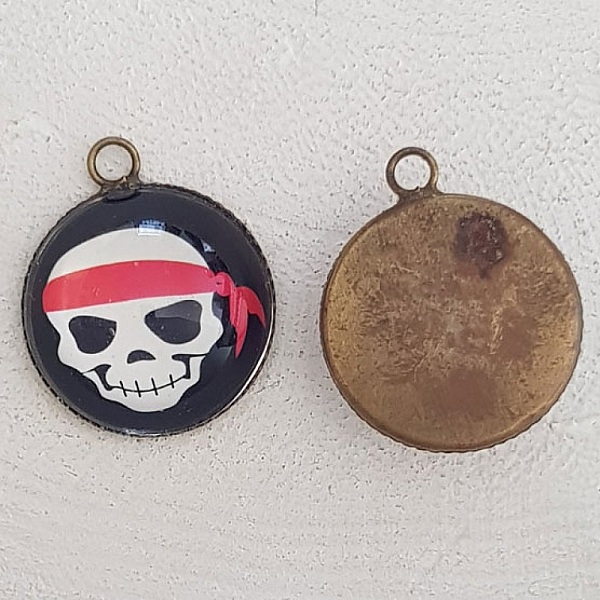 Skull och korsben charm N&deg;28