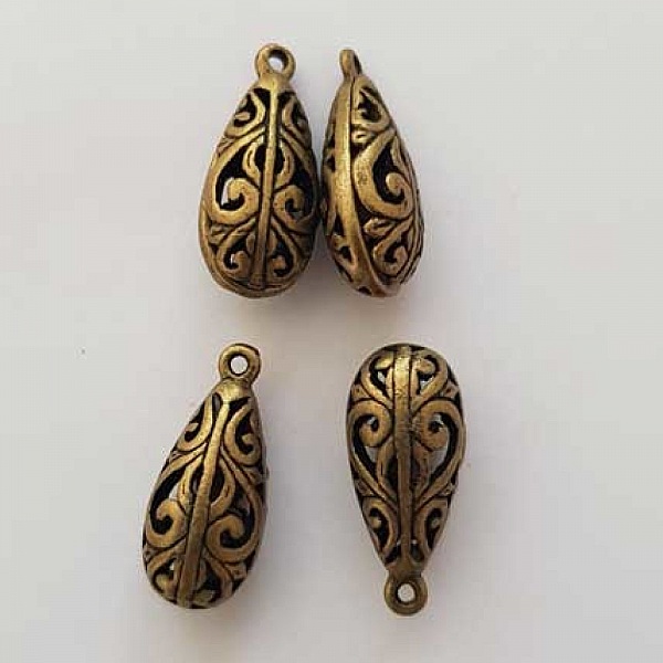 Openwork droppe charm N&deg;03-01