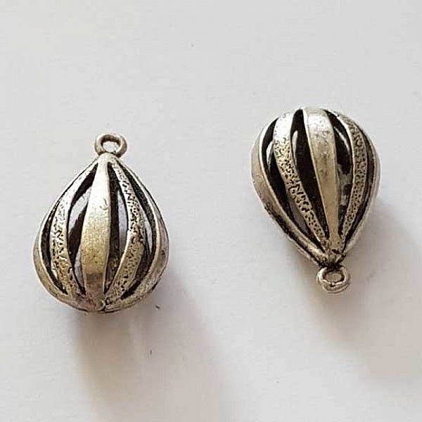 Breloque goutte ajour&eacute; N&deg;10