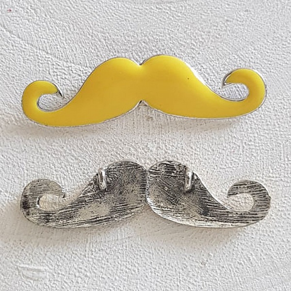 Breloque pendentif Moustache N&deg;15 Jaune