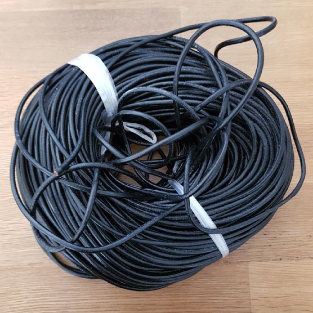 Runt slätt läderband Svart 3,2 mm per centimeter