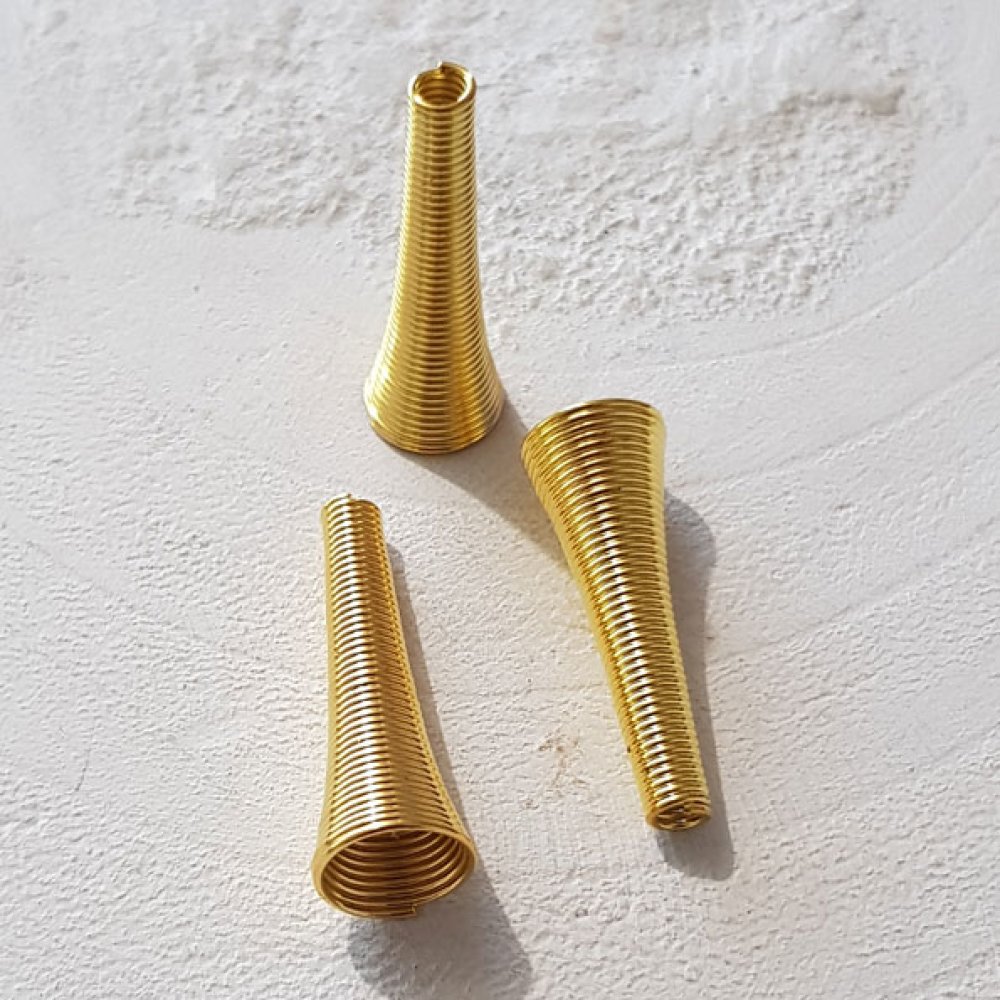 Spiralformad koniskopp N°01 X 2 stycken guld.