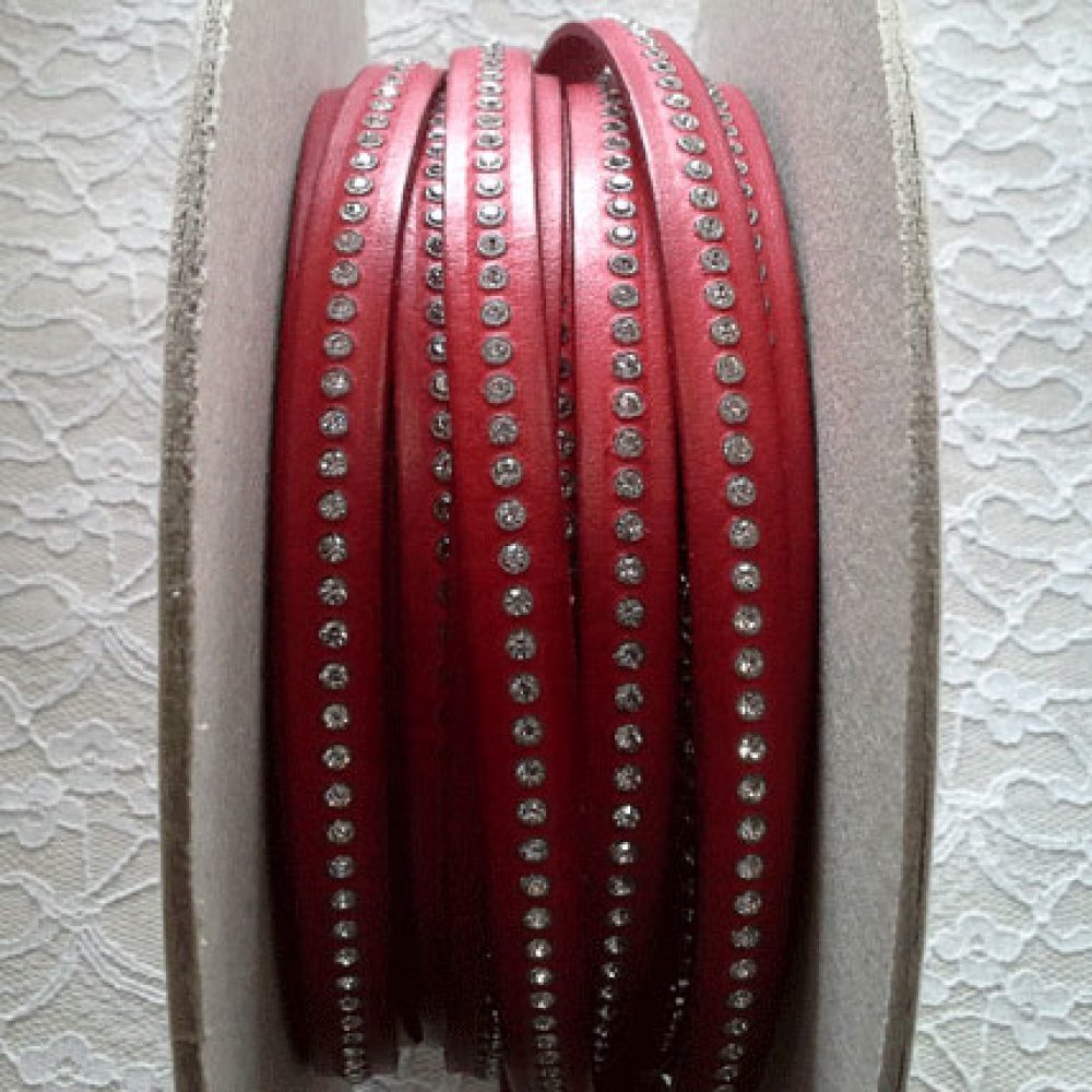 Läder B-Röd 10 mm Swarovski Strass per 20 cm