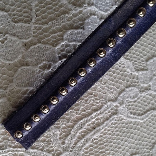 10 mm Dark Cobalt Ball Leather med nickelfri kedja per 20 cm