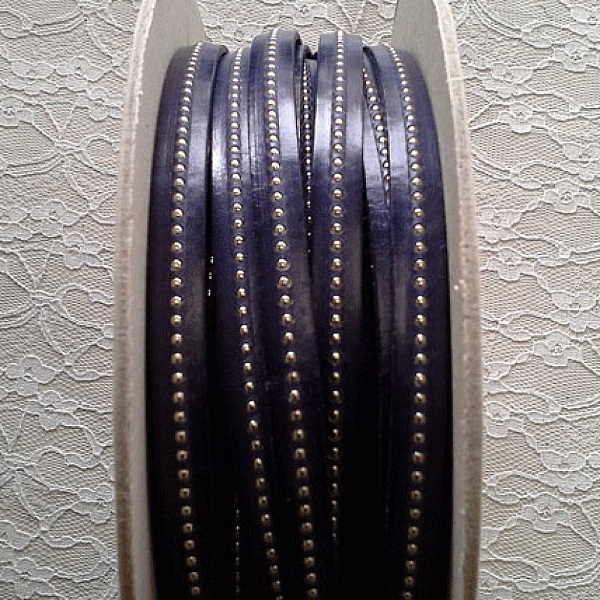 10 mm Dark Cobalt Ball Leather med nickelfri kedja per 20 cm