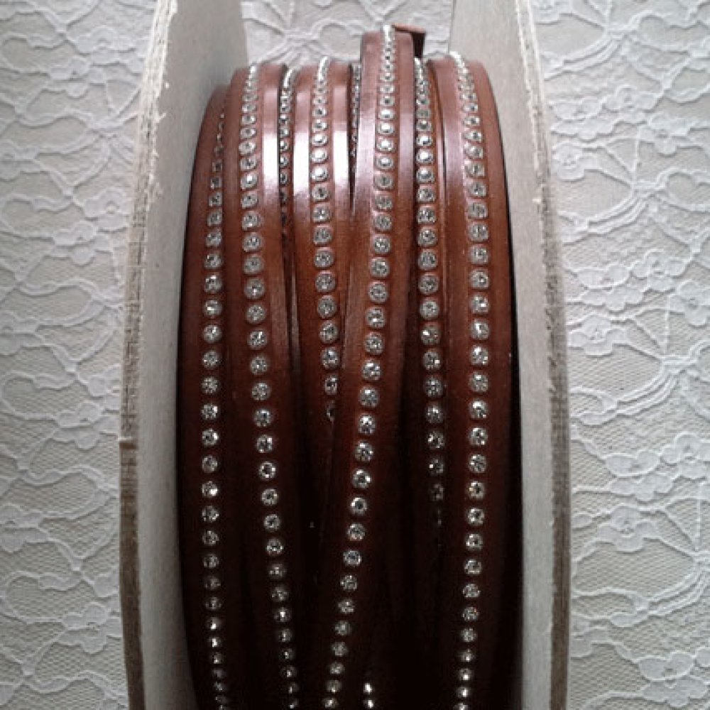 Bruno 10 mm läder Swarovski strass per 20 cm