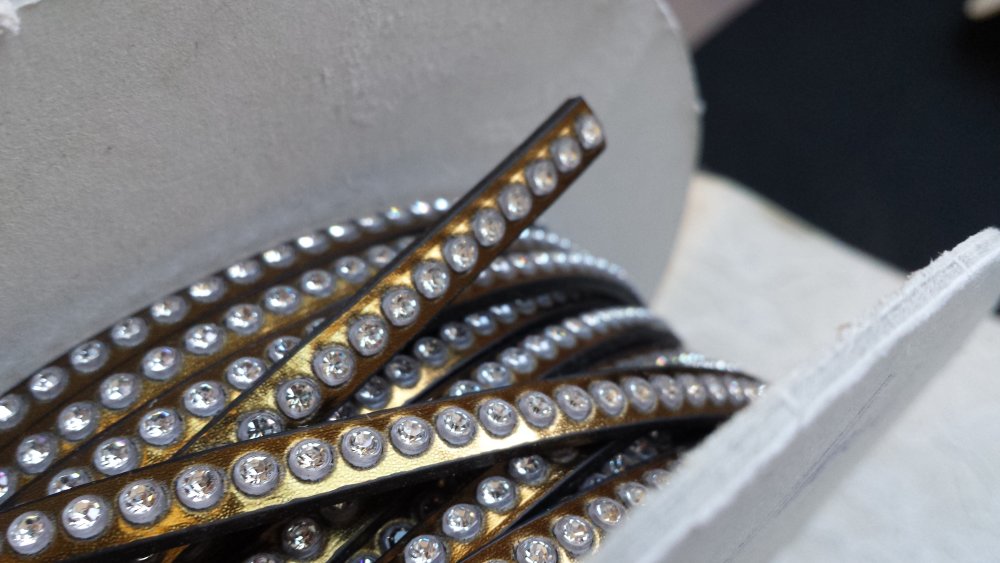 Läder brons spegel 06 mm Swarovski Strass per 20 cm