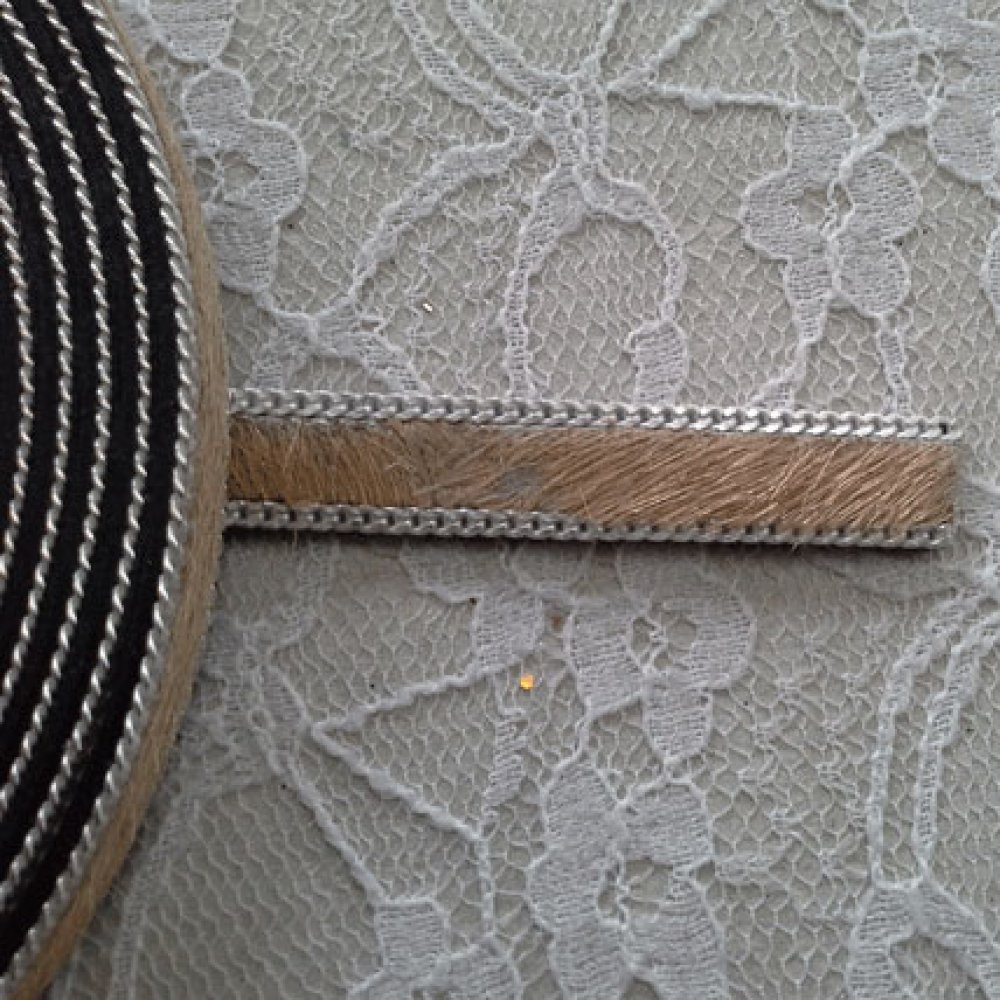 Platt kalvläder Beige 10 mm med 20 cm skinn och kedja