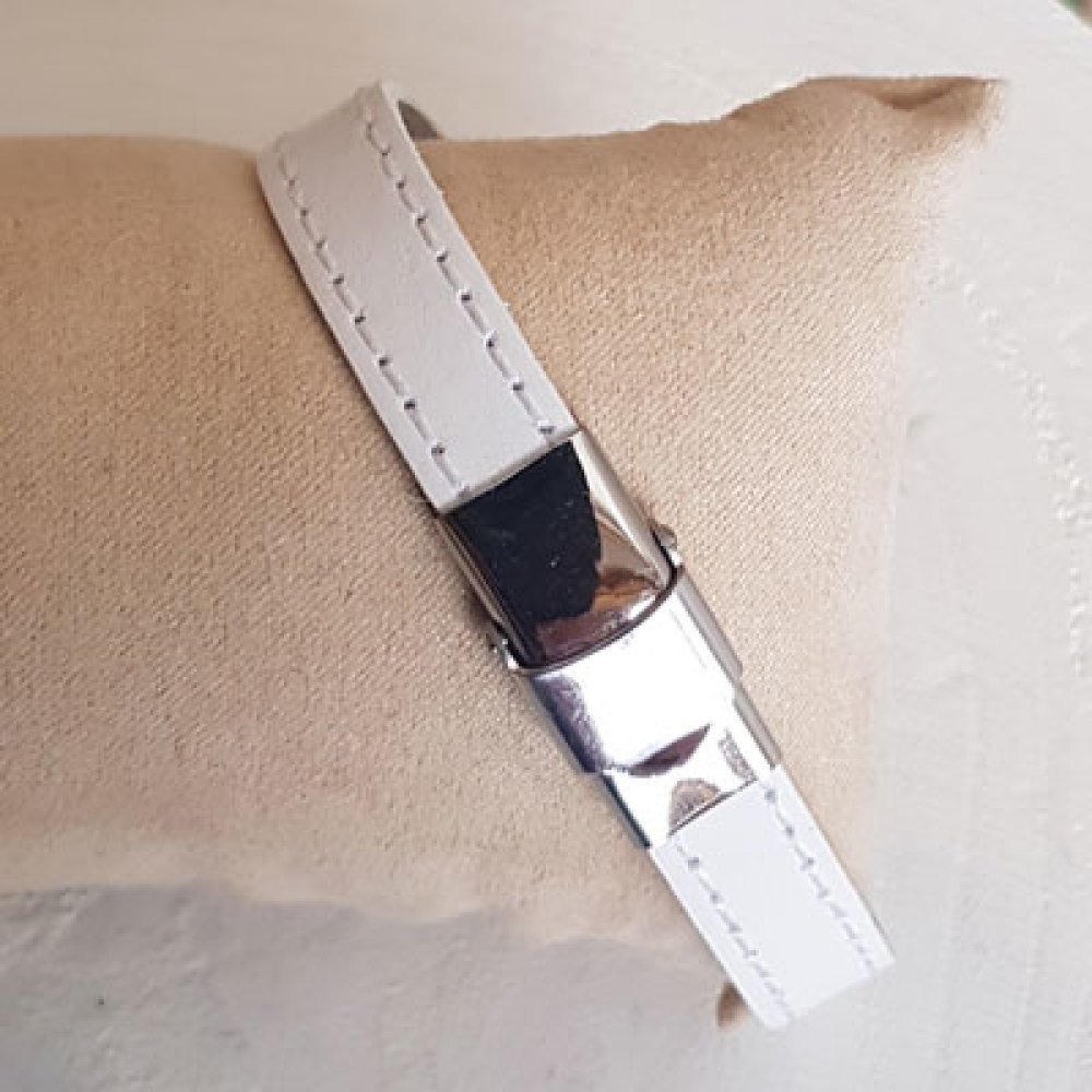 Vitt kalvplatt läder 10 mm x 20 cm Beige 2 trådar sydda