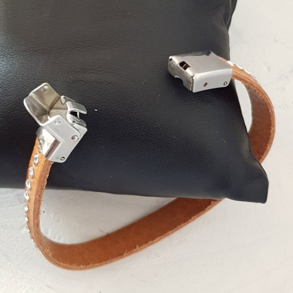Platt kalvläder Bordeaux 10 mm med 20 cm skinn och kedja