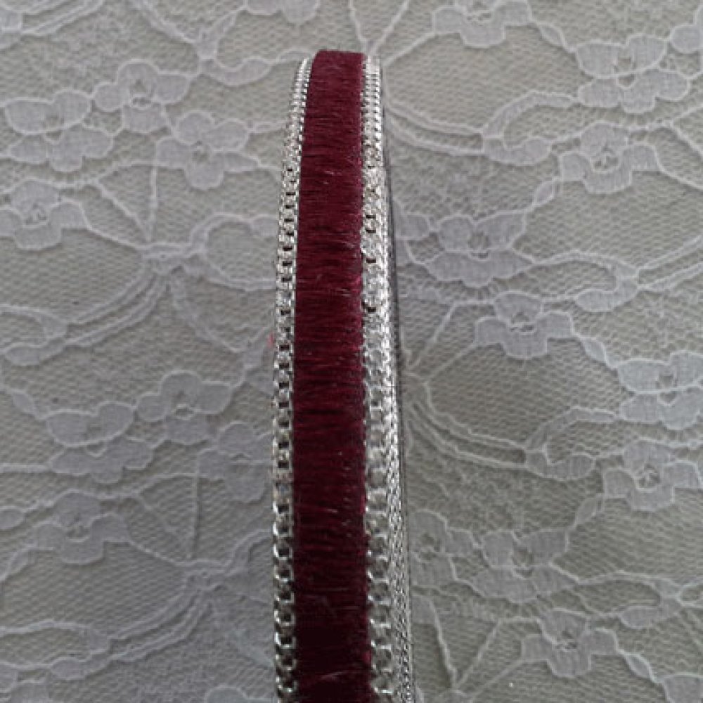 Platt kalvläder Bordeaux 10 mm med 20 cm skinn och kedja